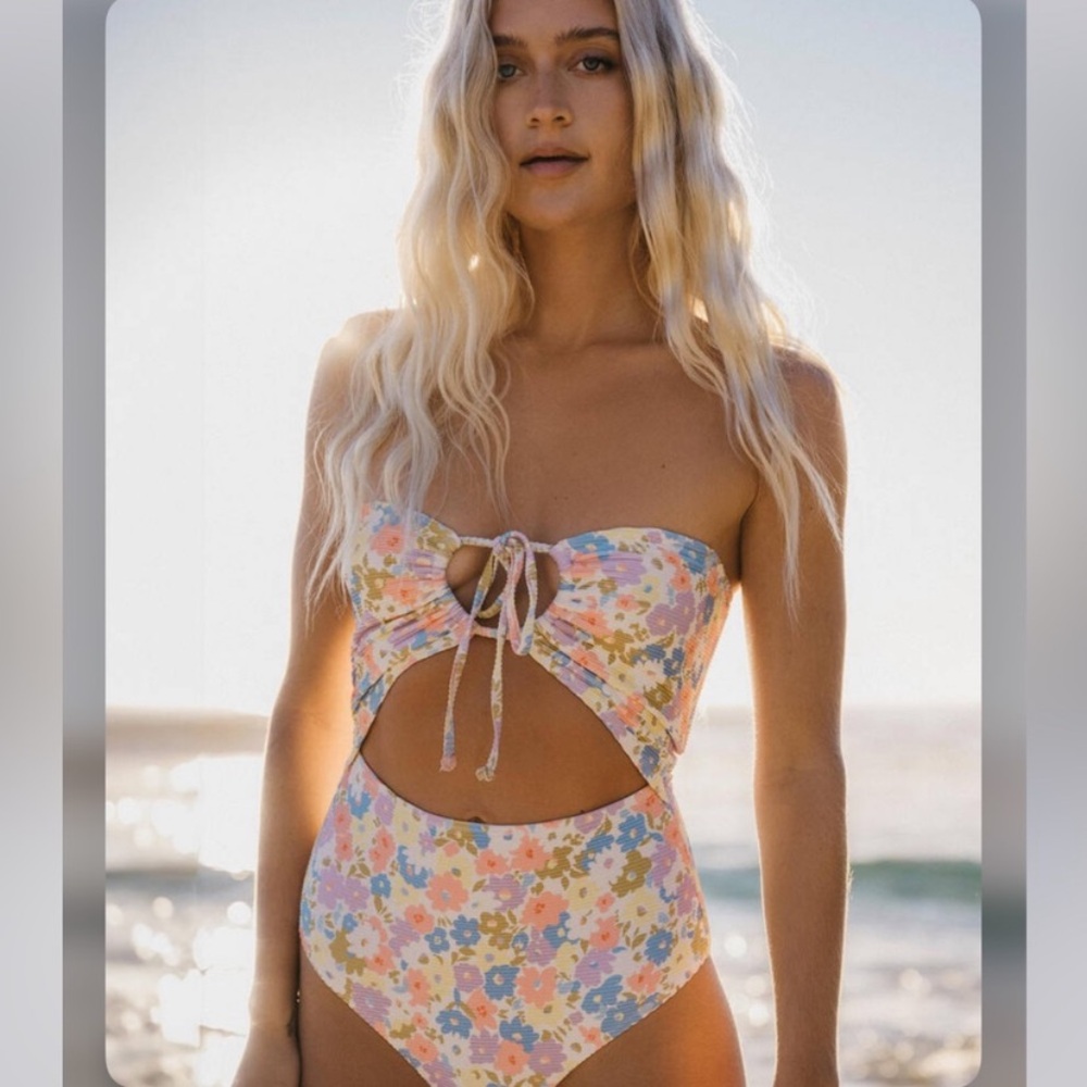 Billabong Dream Chaser Tanlines - Bandeau One-Piece Swimsuit Size Small